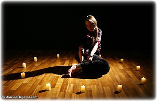 Bondage photo pic picture Pling barefoot, satin, shackles, silk, leg irons, chinese dress, metal bondage